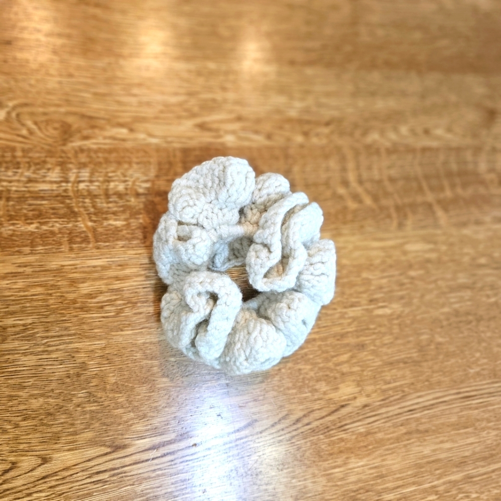 Crocheted Scrunchie, Cream, Vintage